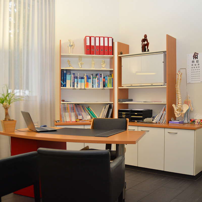 Untersuchungs- und Beratungszimmer 1