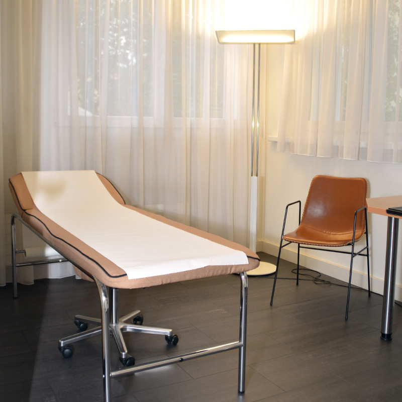 Untersuchungs- und Beratungszimmer 2
